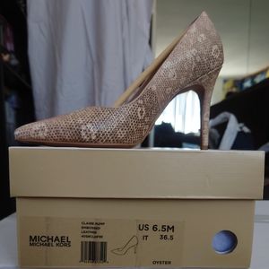MK Claire Pump Embossed Leather